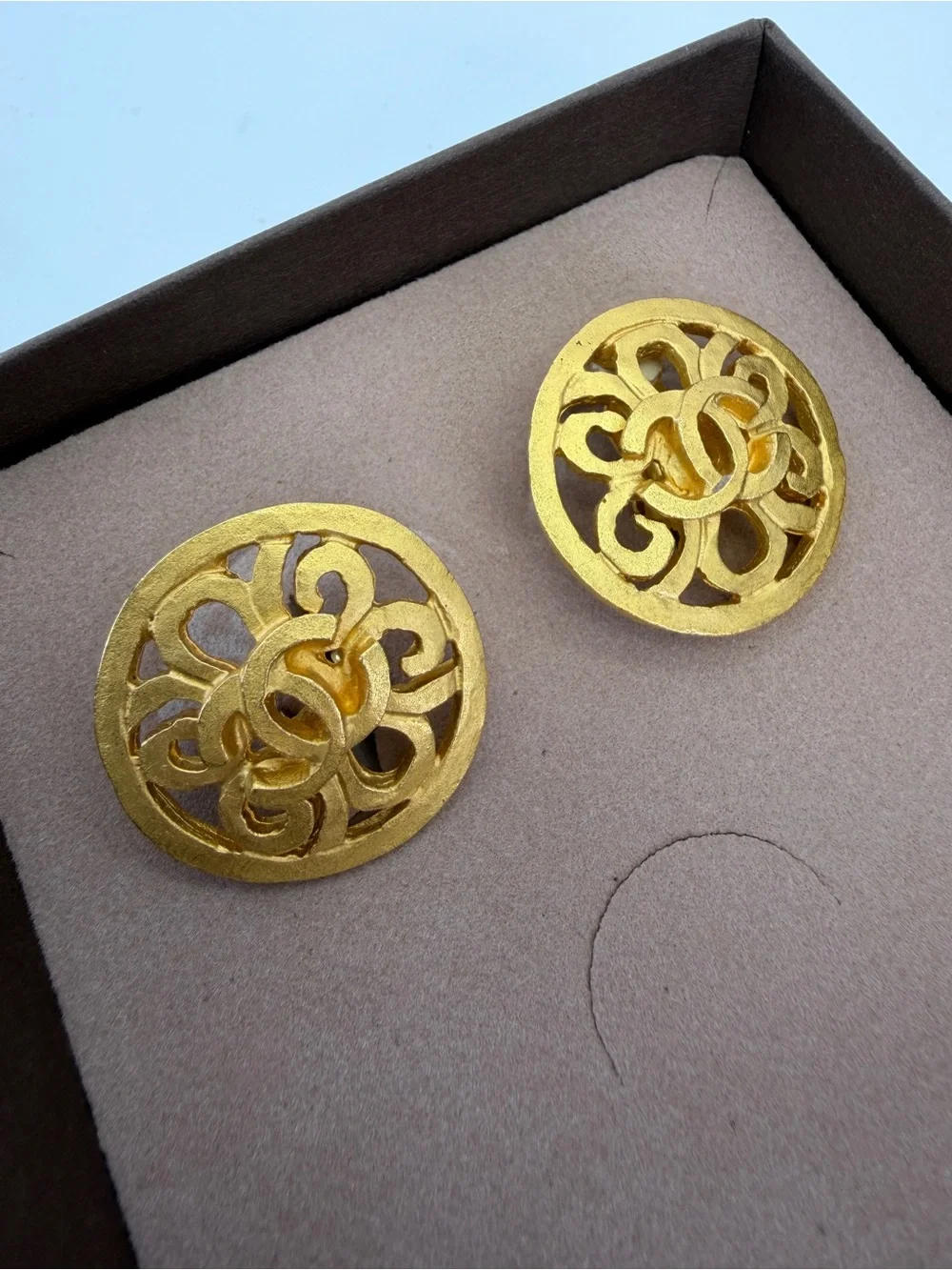 CHANEL Gold Plated CC Logos Vintage Round Clip Earrings